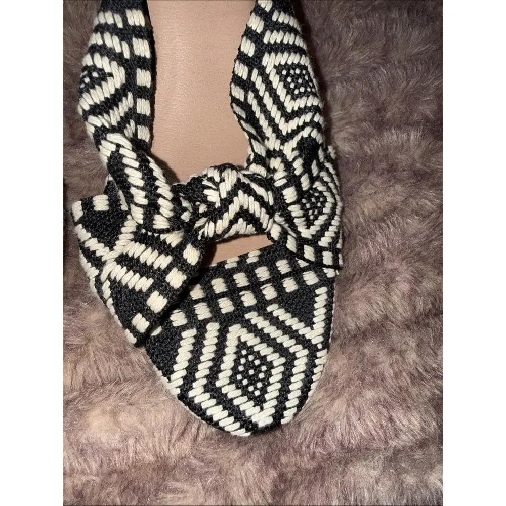 Chelsea & Violet Gia Knot Sandals Black And White Women Size 8- NEW No Box